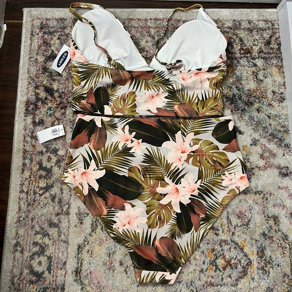 Old Navy 2 piece Swimsuit - Picture 2 of 4